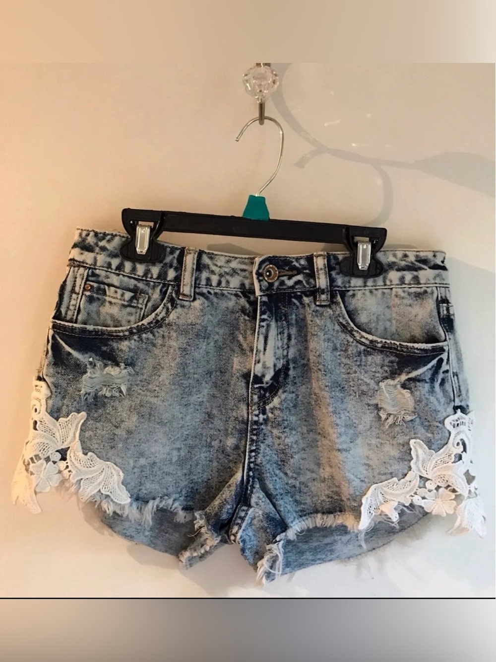 New Look Denim Lace Trim mid rise hot pants Women’s Shorts - Light Acid Wash